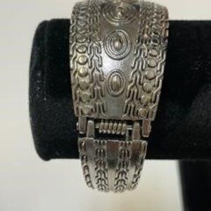 Vintage hinged bracelet